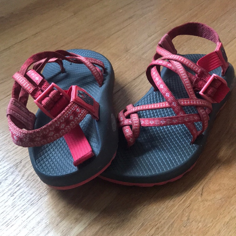 size 7 limited edition festival collection chacos!